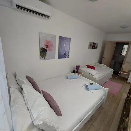Sea Apartman *